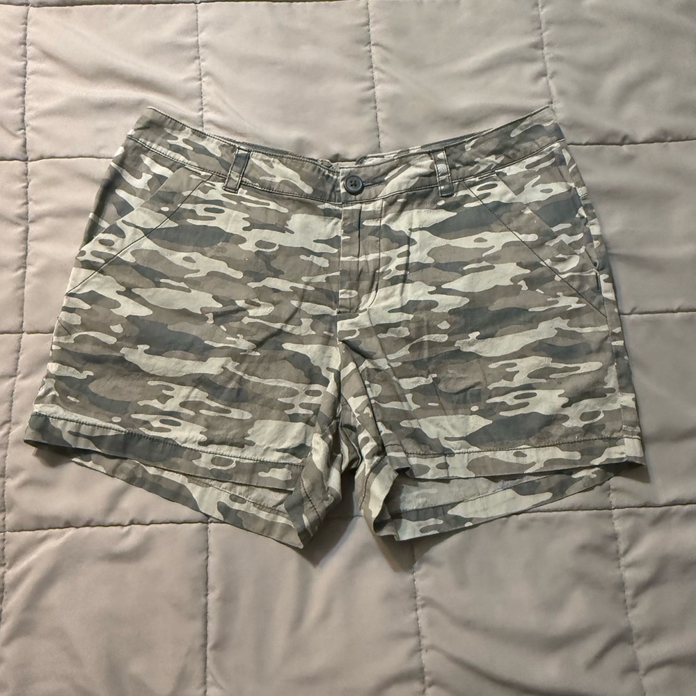 Columbia Gray Camouflage Women's Cargo Shorts